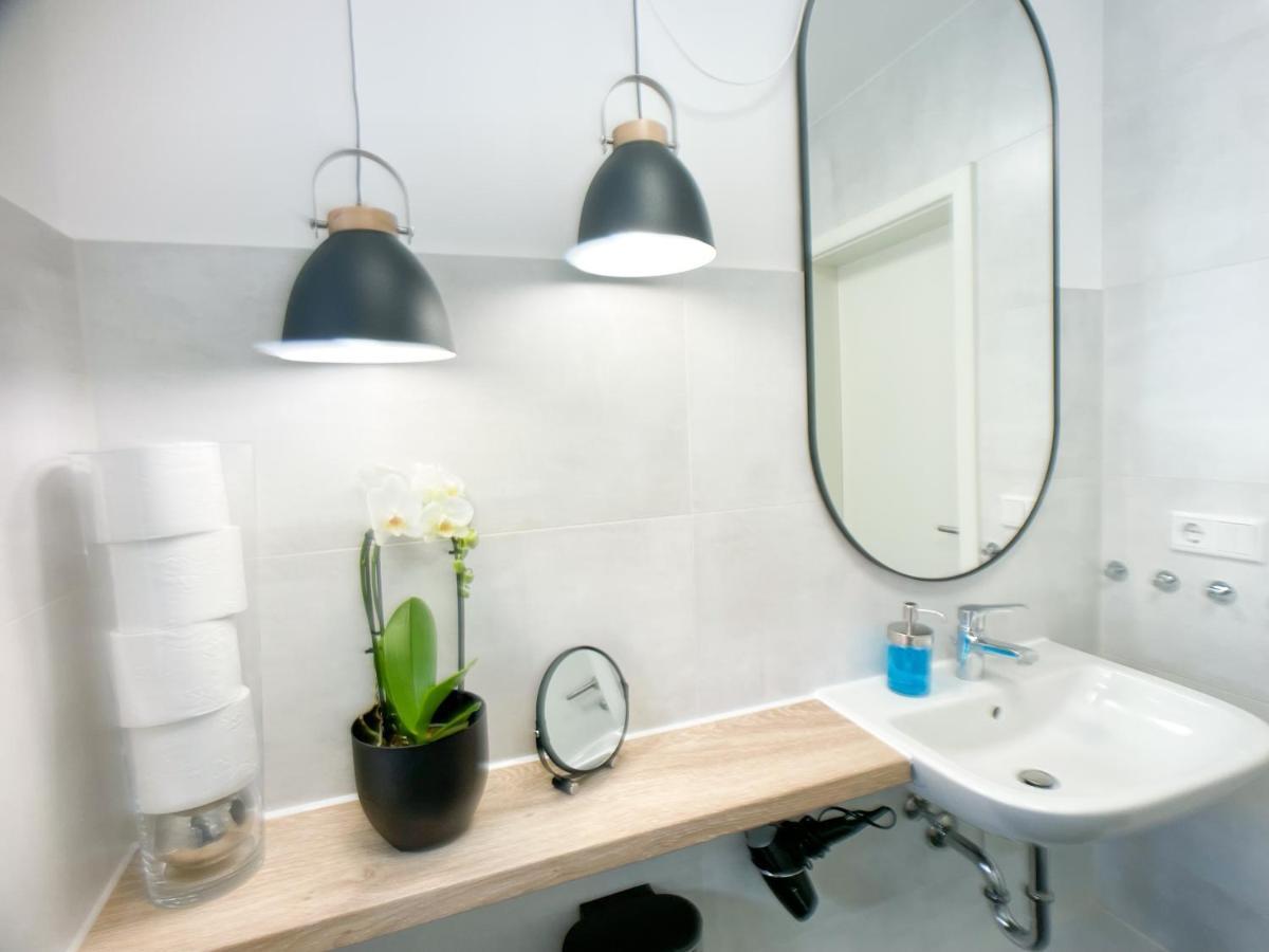 M-Style 01 Apartment Mit Terrasse Und Gasgrill, 24H Self-Check-In, Free Parking, Netflix Núremberg Exterior foto