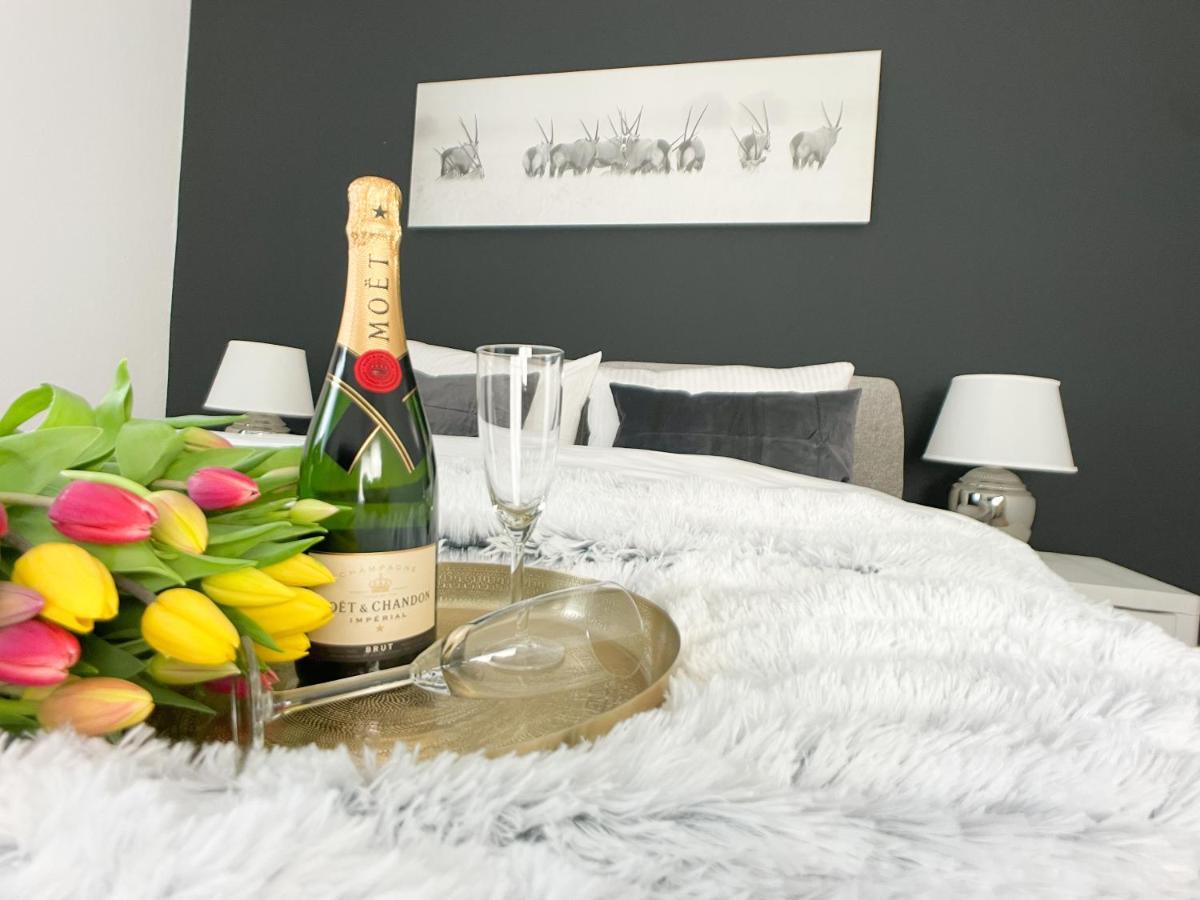 M-Style 01 Apartment Mit Terrasse Und Gasgrill, 24H Self-Check-In, Free Parking, Netflix Núremberg Exterior foto